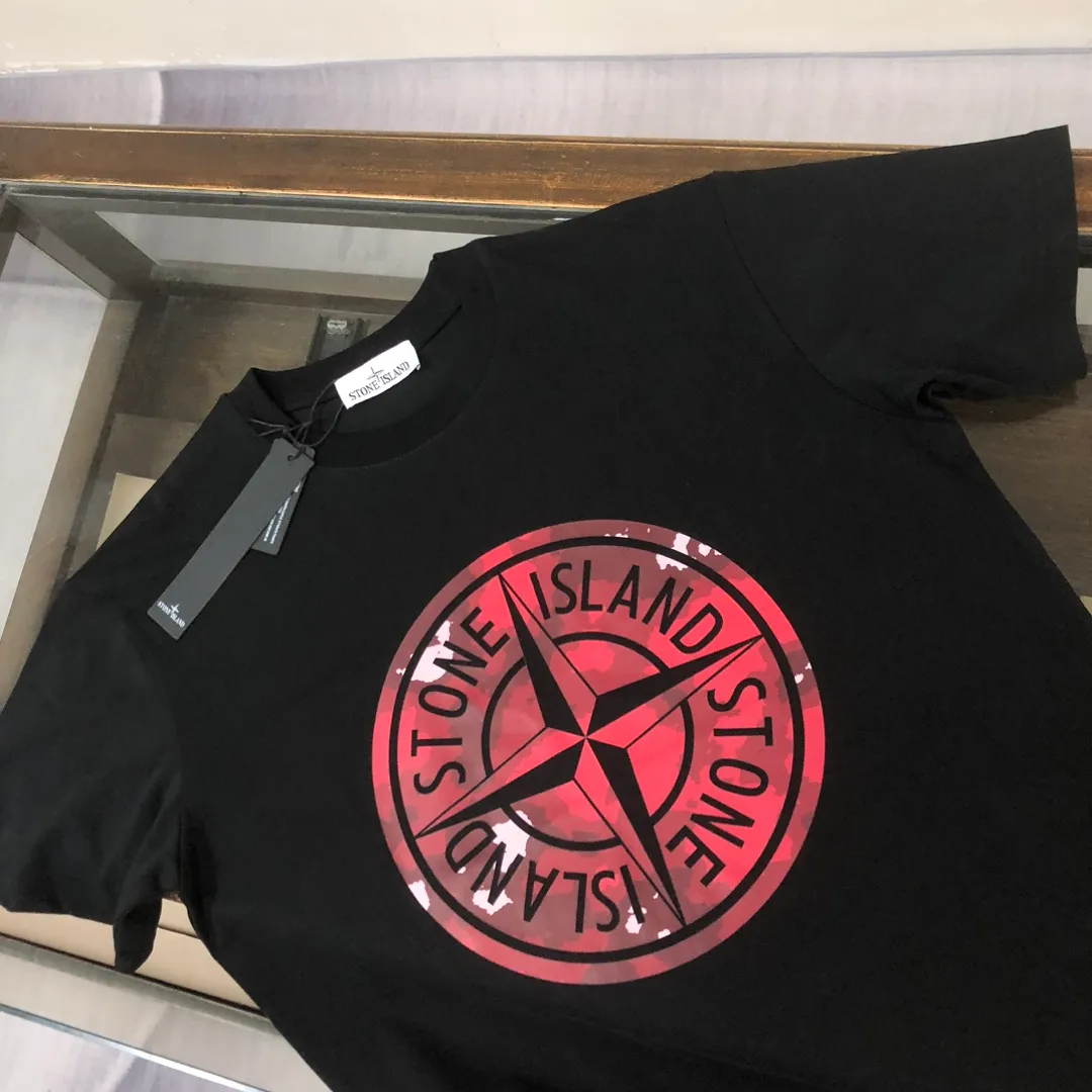 P180 Stone Island 2025 latest T-shirt, couple style ~ original order, fashionable and casual short T-shirt, specially made of customized cotton fabric ~ 100% cotton T-shirt ~ pre-washed to prevent deformation and shrinkage problem, more comfortable and breathable on the body ~ all available from stock ~ unique design style, trendy must-have item, complete with three standards 👍 Color: black/white/coffee/dark gray Size: S M L XL (larger version Please state your height and weight when placing an order)
